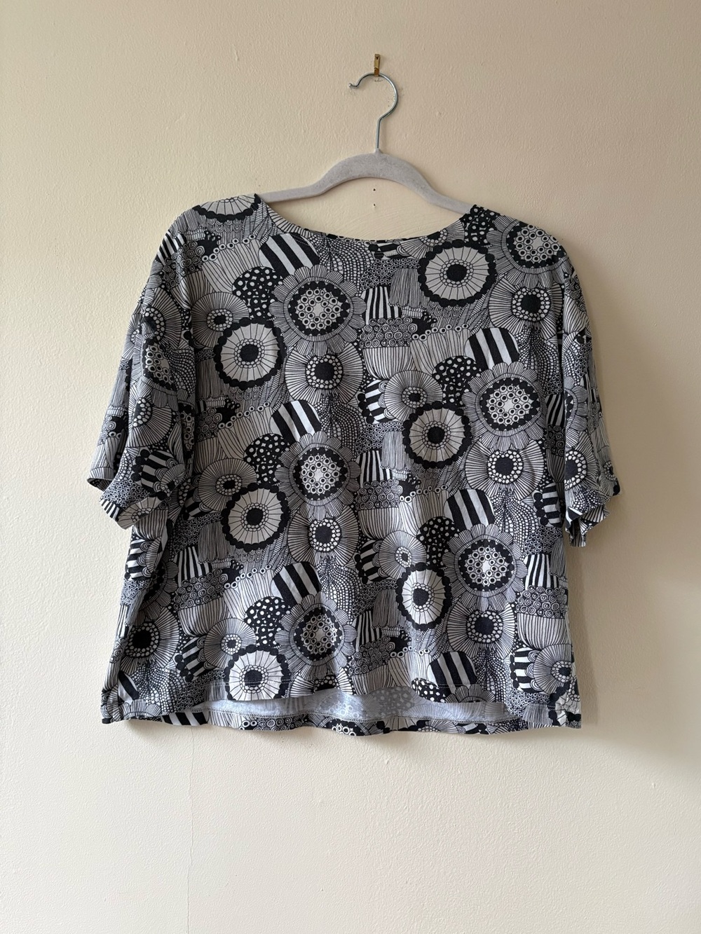Marimekko Uniqlo Black & White Floral-Print Short Sleeve Top